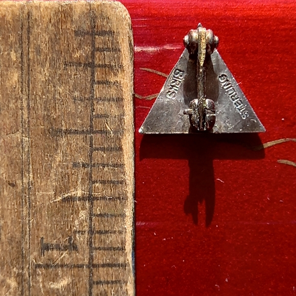 Birks Unisex Miniature Initial Letter P Pin - Picture 3 of 4